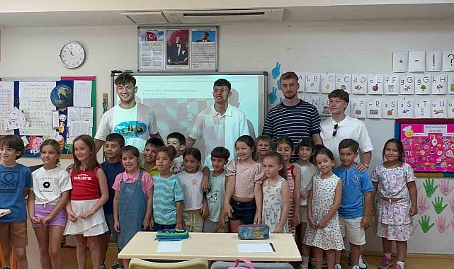Trabzonspor U-19 takımı Marmaris'te minik yüreklerle buluştu
