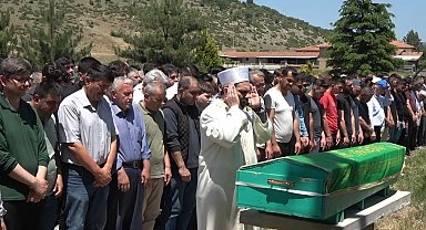 Trafik kazasında hayatını kaybeden genç, son yolculuğuna uğurlandı