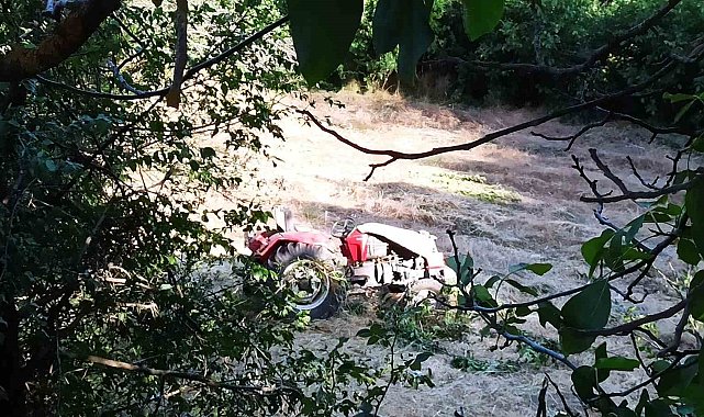 Traktör şarampole yuvarlandı: Dede hayatını kaybetti, eşi ve torunları yaralı