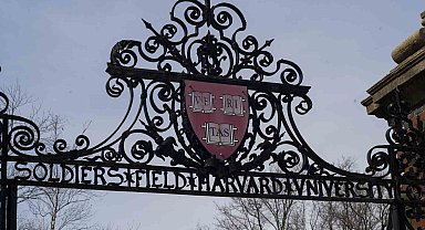 Trump'tan Harvard'a gelmeyi planlayan yeni yabancı öğrencilere vize yasağı