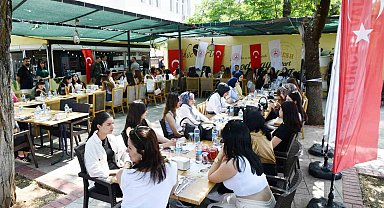 Tunceli Valisi Aygöl'den memleketine gidemeyen üniversitelilere bayram jesti