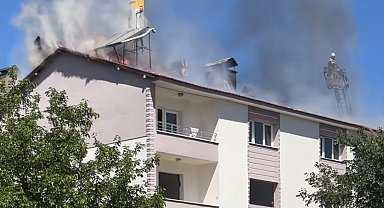 Tunceli'de bina çatısında çıkan yangın söndürüldü