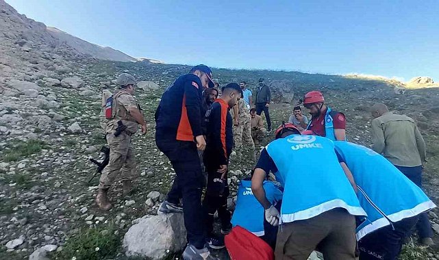 Tunceli'de dağlık alanda düşerek yaralanan çoban, ekipler tarafından kurtarıldı
