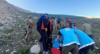 Tunceli'de dağlık alanda düşerek yaralanan çoban, ekipler tarafından kurtarıldı