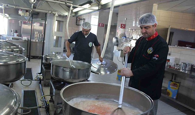 Turgutlu'da 'Sizden gelen bağışlarla aş olalım sofralara' kampanyası devam ediyor