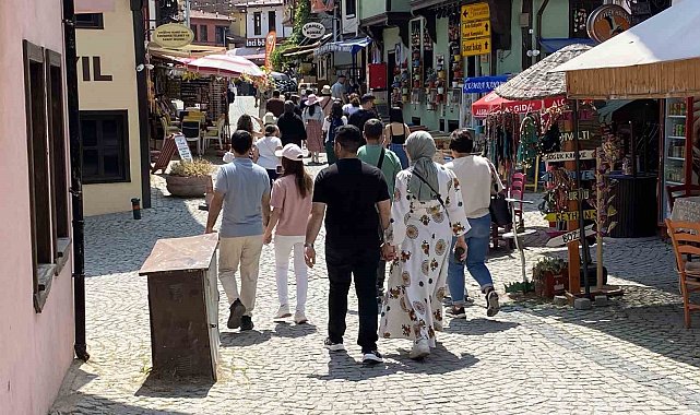 Turistler bayram tatilinde Tarihi Odunpazarı Evleri'ni ziyaret etti