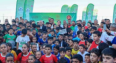 Türkiye'de bir ilk olan Muhtar Cup Futbol turnuvası başladı