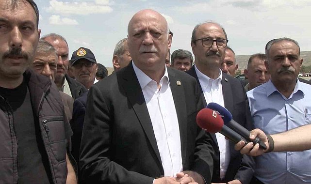 TZOB Genel Başkanı Bayraktar, Çankırı'da kuraklıktan etkilenen tarlaları inceledi