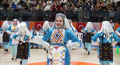 Ümraniye'de halk oyunları şöleni