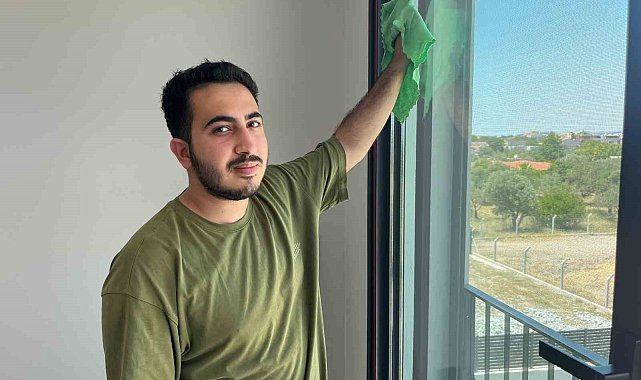 Üniversite sıralarından ev temizliğine: "Öğrenci İşleri Temizlik"