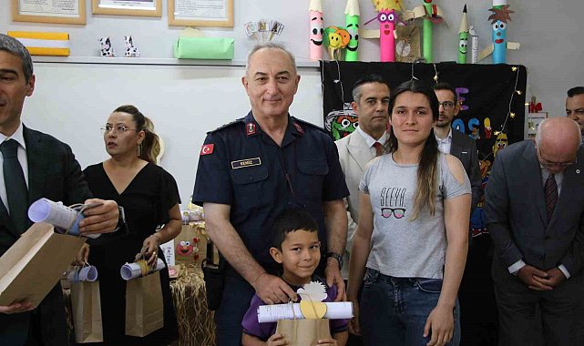 Uşak'ta 65 bin öğrenci karnesini aldı