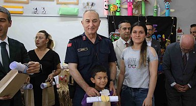 Uşak'ta 65 bin öğrenci karnesini aldı