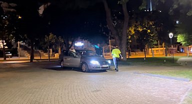Uygulamayı görünce kaldırıma çıktı, yine kaçamadı