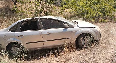 Uyuklayan sürücü eşinin ikazıyla panikleyip şarampole uçtu