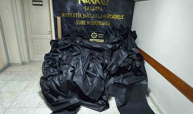 Uyuşturucu emdirilmiş kumaşları satıyorlardı, yakalandılar