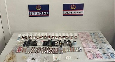 Uyuşturucu operasyonunda yüklü miktarda hap ve nakit para ele geçirildi