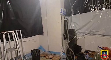 Uyuşturucu serasına çevrilen eve jandarma baskını