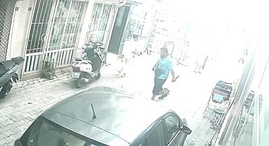 Vahşi cinayetin zanlısı elinde bıçakla böyle görüntülendi