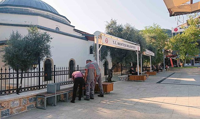 Vakıflar, Menteşe Belediyesinin camiye yaptırdığı tenteleri söktürdü
