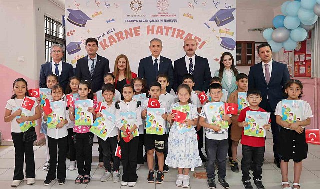 Vali Akkoyun, karne dağıtım törenine katılarak öğrencilerin sevincine ortak oldu