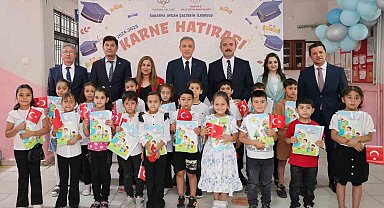 Vali Akkoyun, karne dağıtım törenine katılarak öğrencilerin sevincine ortak oldu