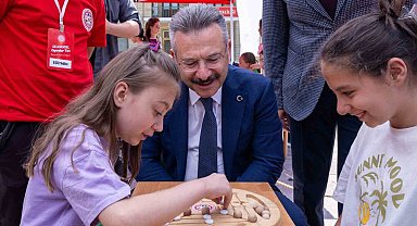 Vali Aksoy, 'Geleneksel Oyunlar Tırı'nı ziyaret etti