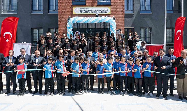 Vali Aksoy, Eskişehir Anadolu İmam Hatip Lisesi'nin açılış törenine katıldı