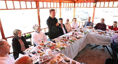 Vali Aydoğdu, Hünerli Eller Kadın Kooperatifi Kahvaltı Salonu'nda basın mensuplarıyla buluştu