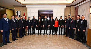 Vali Çiftçi'den kaykamam ve vali yardımcılarına veda yemeği