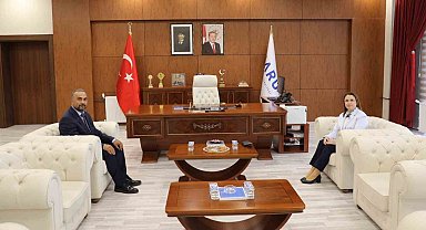 Vali Nurtaç Arslan, Rektör Akkaya'yı ziyaret etti