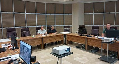 Vali Toraman Ayvacık yangınını Dardanos Yangın Yönetim Merkezinden takip etti