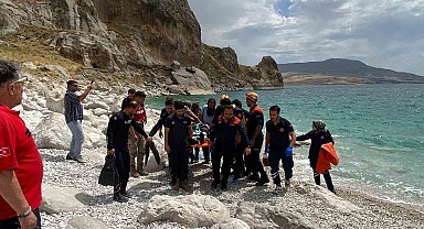 Van Gölü'ne giren 14 yaşındaki çocuk akıntıya kapılarak boğuldu