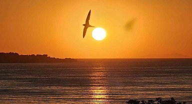 Van Gölü'nün kalbinden doğan güneş hayran bıraktı