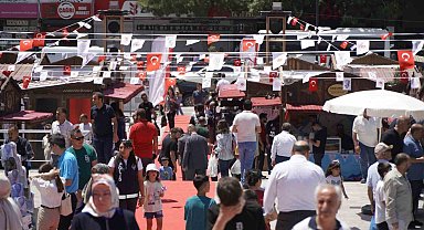 Van'da 'İşyurtları Ürün ve El Sanatları Fuarı' devam ediyor