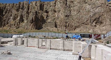 Van'da 750 yıllık cami ayağa kaldırılıyor