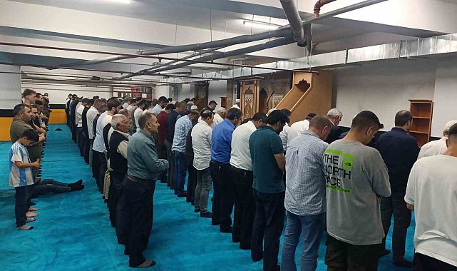 Van'da Hazreti Ömer Camii yeniden yapılıyor: Otopark alanı geçici mescit oldu