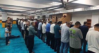 Van'da Hazreti Ömer Camii yeniden yapılıyor: Otopark alanı geçici mescit oldu