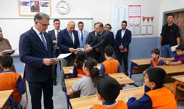Van'da öğrencilerin karne heyecanı