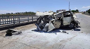 Van'da tır otomobile çarptı; 4 yaralı