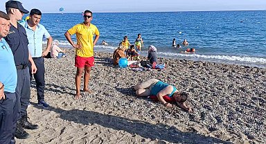 Vatandaşlar kurtardığı kadın boğulma tehlikesi atlattı