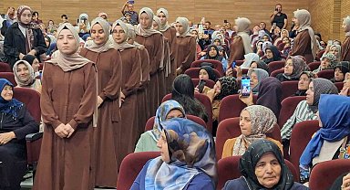 Vezirköprü'de 34 kadın kursiyer hafızlık belgesi aldı