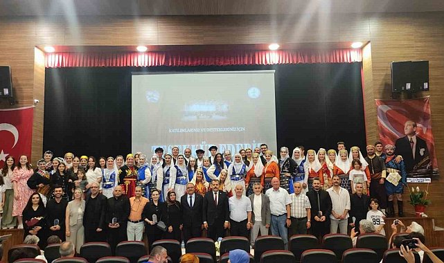 Vezirköprü'de halk oyunları coşkusu