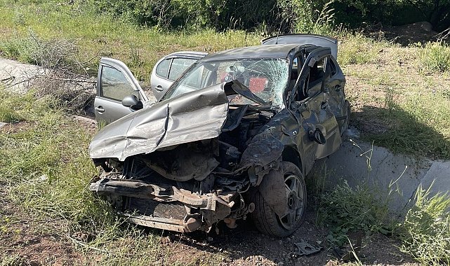 Virajı alamayan araç şarampole devrildi: 10 kişi yaralandı
