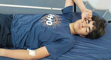 Voleybol filesine takılan öğrenci ölümden döndü: O anlar kamerada