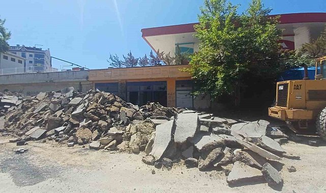 Yalova'da alkol alırken tartıştığı arkadaşını boğazından bıçaklayarak öldürdü