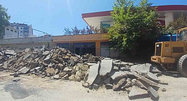 Yalova'da alkol alırken tartıştığı arkadaşını boğazından bıçaklayarak öldürdü