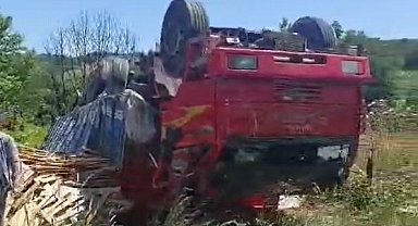 Yalova'da freni boşalan kamyon ters devrildi: 1 yaralı