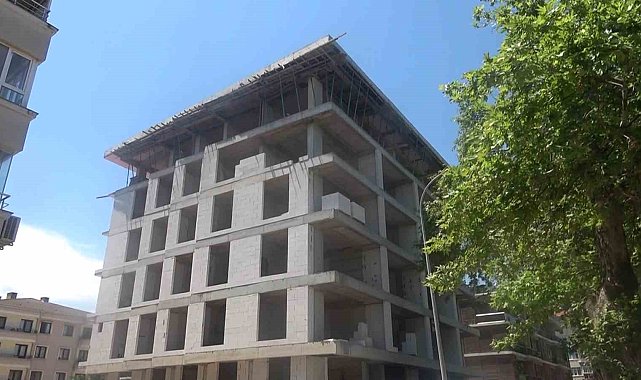 Yalova'da inşaatın 5. katından düşen işçi ağır yaralandı
