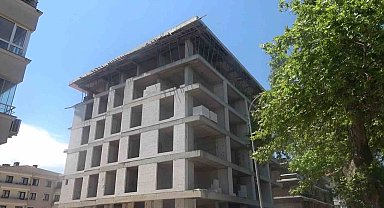 Yalova'da inşaatın 5. katından düşen işçi ağır yaralandı