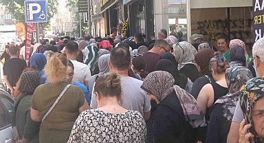 Yalova'da mağaza açılışında indirim izdihamı